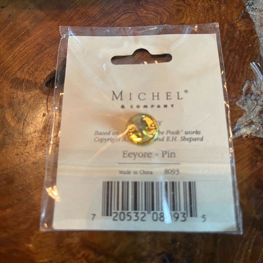 Classic Winnie the Pooh Pin Set 1997 Edition + Eeyore Oh Bother Stamp Disney Pin - Picture 4 of 7